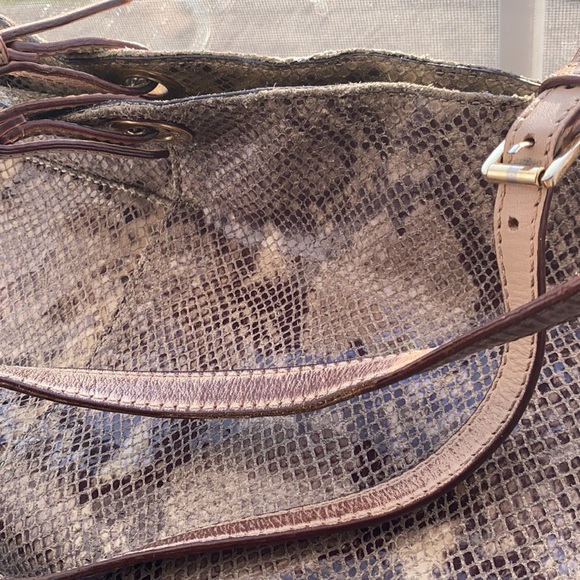 Michael KORS purse snake skin feel - Picture 12 of 12